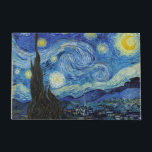Starry Night, Vincent van Gogh Fußmatte<br><div class="desc">Vincent Willem van Gogh (30. März 1853 - 29. Juli 1890) war ein niederländischer postimpressionistischer Maler, der zu den bekanntesten und einflussreichsten Persönlichkeiten der Geschichte der Western-Kunst zählt. In knapp einem Jahrzehnt hat er etwa 2.100 Kunstwerke erschaffen, darunter etwa 860 Ölgemälde, von denen die meisten aus den letzten beiden stammen...</div>
