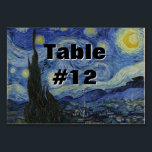 Starry Night Vincent van Gogh Gemälde Tischnummer<br><div class="desc">Dieses schöne, feine Kunstdesign zeigt das berühmte Bild des niederländischen postimpressionistischen Malers Vincent van Gogh "The Starry Night". In den 1880er Jahren, als er während seines bleibe am Asyl von Saint Remy bemalt wurde, stellte van Gogh die sanften Hügel und Zypressen dar, die er aus seinem Fenster sah. Er fügte...</div>