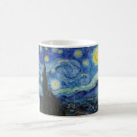 Starry Night, Vincent van Gogh Kaffeetasse<br><div class="desc">Vincent Willem van Gogh (30. März 1853 - 29. Juli 1890) war ein niederländischer postimpressionistischer Maler, der zu den berühmtesten und einflussreichsten Persönlichkeiten in der Geschichte der Western-Kunst zählt. In etwas mehr als einem Jahrzehnt schuf er etwa 2100 Kunstwerke, darunter etwa 860 Ölgemälde, die größtenteils aus den Jahre seines Lebens....</div>