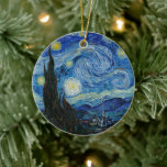 Starry Night | Vincent van Gogh Keramik Ornament<br><div class="desc">Starry Night (1889) von dem niederländischen Künstler Vincent Van Gogh. Original Artwork ist ein Öl auf der Leinwand,  das einen kraftvollen postimpressionistischen Nachthimmel in launischen Blau- und Gelbtönen darstellt. Verwenden Sie die Entwurfstools,  um einen benutzerdefinierten Text hinzuzufügen oder das Bild zu personalisieren.</div>