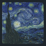 Starry Night Vincent van Gogh Kunstmalerei Töpfeuntersetzer<br><div class="desc">Vincent van Gogh (Niederländisch, 1853 - 1890) Starry Night, 1889, Oil on Leinwand Ungerahmt: 73 × 92 cm (28, 7 × 36, 2 in) Dieses Bild zeigt den Blick von der Ostseite des Van Gogh-Asylzimmers in Saint-Rémy-de-Provence ce, er fügte ein idealisiertes Dorf hinzu. Seit 1941 ist es in der ständigen...</div>