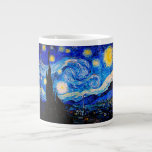 Starry Night von Vincent Van Gogh Jumbo-Tasse<br><div class="desc">Vincent Van Gogh The Starry Night. Das ist ein altes Meisterwerk des niederländischen Meistermalers Vincent Van Gogh. Dieses schöne Landschaftsbild hat eine schöne,  lebendige,  gesättigte Farbe. Vincent Van Gogh war ein niederträchtiger Maler. Dieses Bild ist öffentlich</div>