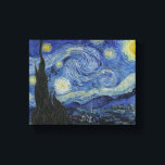 Starry Night von Vincent van Gogh Leinwanddruck<br><div class="desc">Vincent Willem van Gogh war ein postimpressionistischer Maler holländischer Herkunft, dessen Werk - bemerkenswert für seine raue Schönheit, emotionale Ehrlichkeit und seine kühne Farbe - weit reichenden Einfluss auf die Kunst des 20. Jahrhunderts hatte. Nach Jahren schmerzhafter Angst und häufiger psychischer Erkrankungen starb er 37 Jahre an einer Schussverletzung, die...</div>