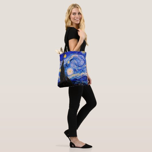 Starry Night von Vincent Van Gogh Tasche (Am Model)