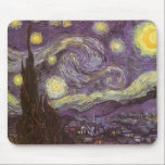 Starry Night von Vincent van Gogh, Vintage Kunst Mousepad<br><div class="desc">Die Starry Night (1889) von Vincent van Gogh ist ein Vintager Post-Impressionismus der Kunstlandschaft Landschaftsmalerei. Der Blick auf eine Stadt in einem Tal bei Nacht mit den Wolken, den Sternen und einem schönen goldgelben Halbmond. Es wurde im Laufe des Tages aus der Erinnerung gemalt und ist van Goghs bekanntestes Gemälde....</div>