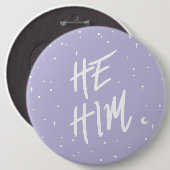 Stars Er Ihm Pronouns in Lilac Button (Vorne & Hinten)