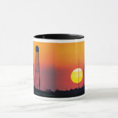 Start der NASA Antares Rocket Sunrise Tasse (Zentrum)