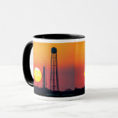 Start der NASA Antares Rocket Sunrise Tasse (Vorderseite Links)