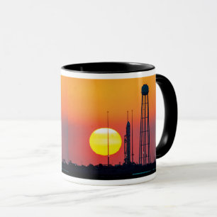 Start der NASA Antares Rocket Sunrise Tasse