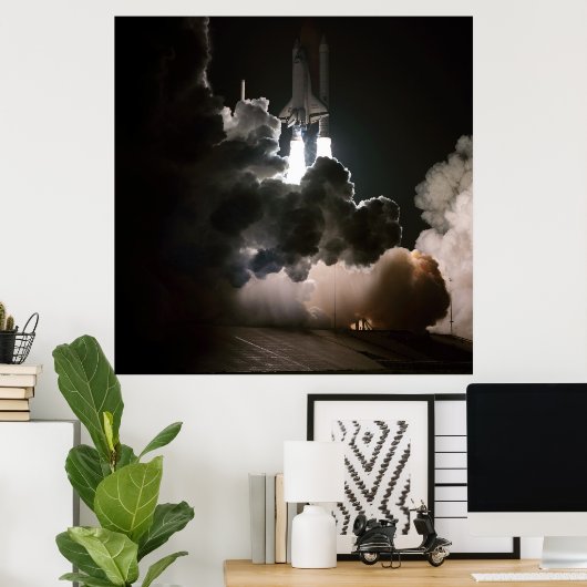 Start der Raumfähre Challenger Night (STS-8) Poster (Heimbüro)