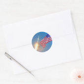 Start von Apollo 11 mit amerikanischer Flagge Runder Aufkleber (Umschlag)
