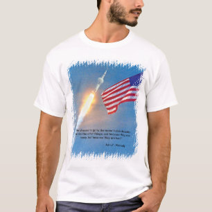 Start von Apollo 11 mit amerikanischer Flagge T-Shirt