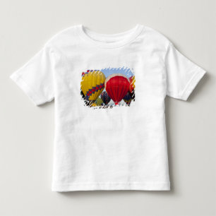 Start von Heißluftballons Kleinkind T-shirt