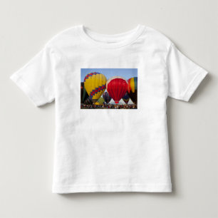 Start von Heißluftballons Kleinkind T-shirt