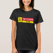 Startbahnschild mit Flugzeugnummer T-Shirt (Vorderseite)