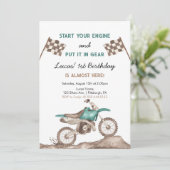 Starten Sie Ihren Motor Dirt Bike Motocross Junge  Einladung (Stehend Vorderseite)