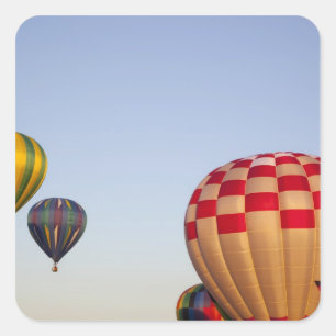 Starten von Heißluftballons Quadratischer Aufkleber