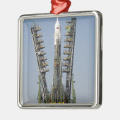 Startgerüste werden angehoben ornament aus metall (Links)