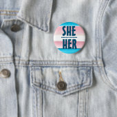 STARTPRONOUN SHER/HER-ABZEICHEN BUTTON (Beispiel)
