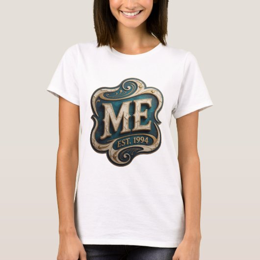 Statement Gold ME EST 1994 Textdesign T-Shirt (Vorderseite)
