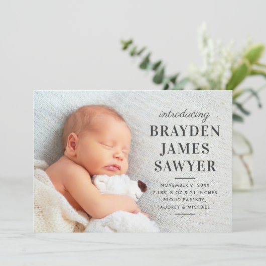 Statement Name Charcoal Gray Baby Boy Foto Birth Ankündigung (Stehend Vorderseite)