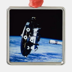 Stationierung eines Satelliten Ornament Aus Metall
