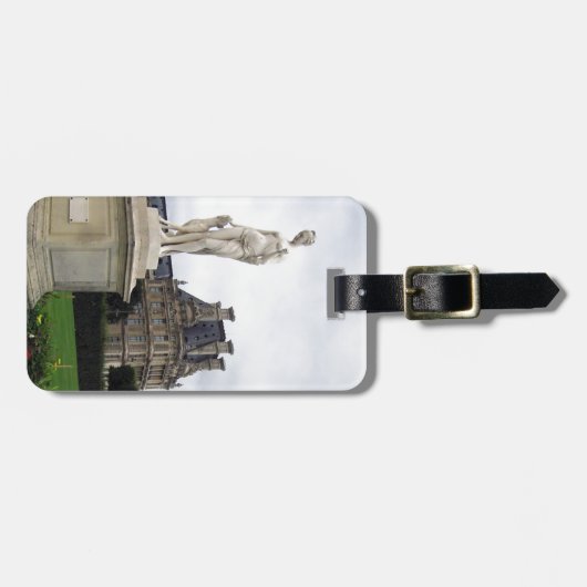 Statue am Louvre Grounds Gepäckanhänger (Vorderseite horizontal)