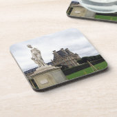 Statue am Louvre Grounds Getränkeuntersetzer (Linke Seite)