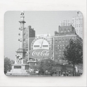 Statue auf amerikanischem Stadtplatz B&W Mousepad