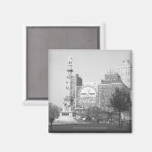 Statue auf dem amerikanischen Platz B&W Magnet (Vorderseite/Rückseite)