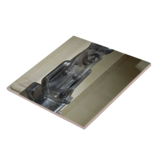 Statue der Löwe-köpfigen Göttin Sekhmet, vom Th Fliese (Seite)