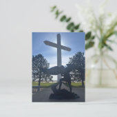 Statue des Engels St. Michael am riesigen Kreuz Postkarte (Stehend Vorderseite)