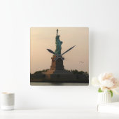 Statue des Freiheit-Sonnenuntergangs Quadratische Wanduhr (Zuhause)