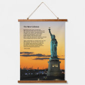 Statue des Freiheitsgedichts, der neue Koloss Wandteppich Mit Holzrahmen (Vorderseite)