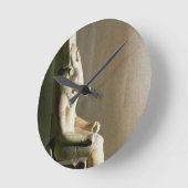 Statue des Gottes Montu mit dem Kopf eines Stiers, Runde Wanduhr (Winkel)
