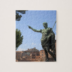 Statue des römischen Kaisers bei dem Forum Romanum Puzzle
