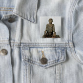Statue eines Sitzmannes, Mbembe, Nigeria Button (Beispiel)