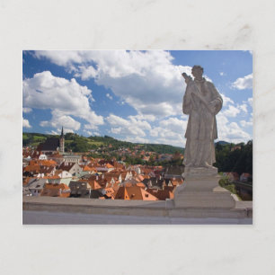 Statue im Schloss mit Blick auf Cesky Krumlov Postkarte