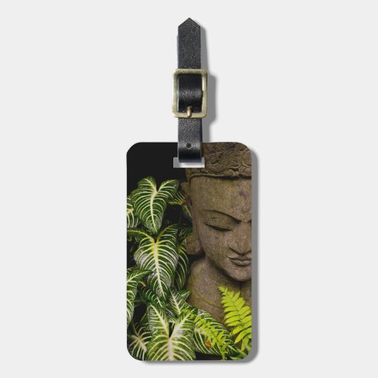 Statue in Garten-Standortinformationen: Chiang MA Gepäckanhänger (Vorderseite vertikal)