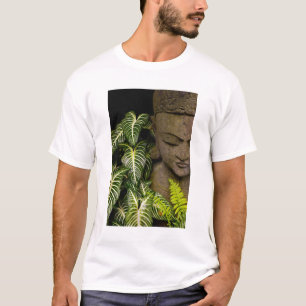 Statue in Garten-Standortinformationen: Chiang MA T-Shirt