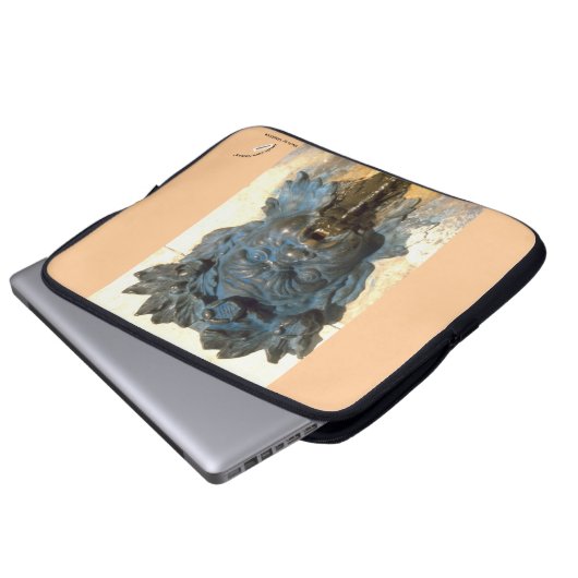 Statue Laptopschutzhülle (Vorne Knopf)