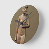 Statue of a young servant girl (wood) runde wanduhr (Winkel)