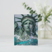 Statue of Liberty Cries and Melts in Water Postkarte (Stehend Vorderseite)