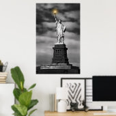 STATUE OF LIBERTY LIGHTS THE way Poster (Heimbüro)