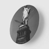Statue of Liberty Runde Wanduhr (Winkel)