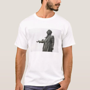 Statue von Alexander Pushkin, Sankt Petersburg T-Shirt