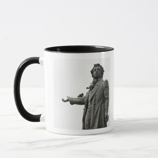 Statue von Alexander Pushkin, Sankt Petersburg Tasse (Links)