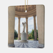 Statue von Cupidon, Tempel der Liebe in Versailles Keramikornament (Links)