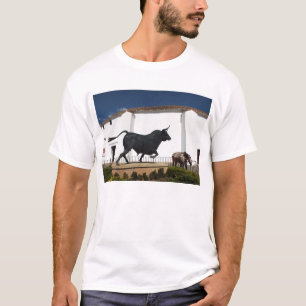 Statue von Stier und spanischem Pferd T-Shirt