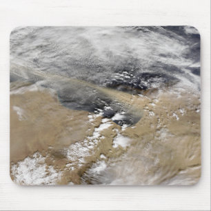Staub bläst die Küste von Libyen weg Mousepad